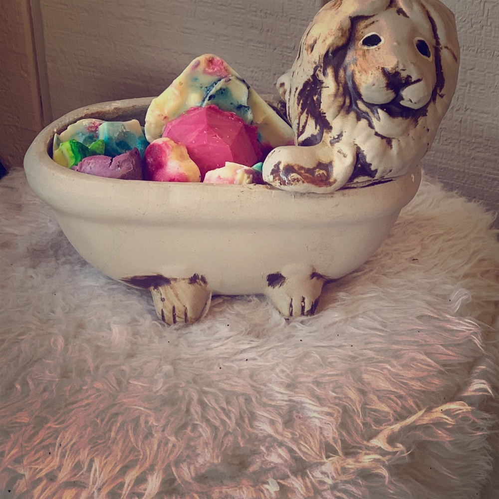 Ceramic Lion soap Dish with homemade soap w/e oil
